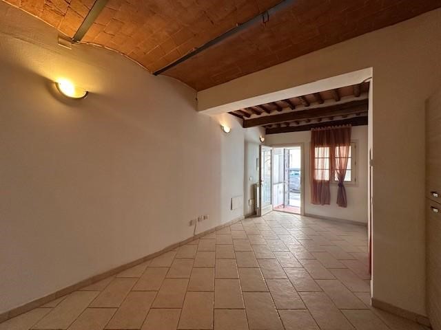Trilocale in Vendita a Cascina, 145'000&euro;, 75 m², arredato