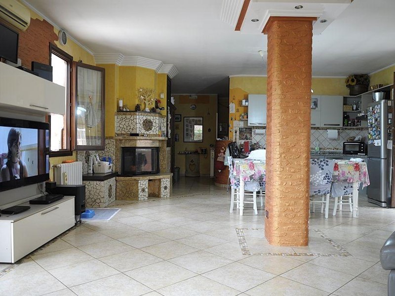 Quadrilocale in Vendita a Colle di Val D'Elsa, 350'000€, 122 m², con Box