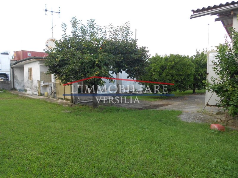 Casa Indipendente in Vendita a Massa, zona Marina di Massa, 160'000&euro;, 70 m², arredato, con Box