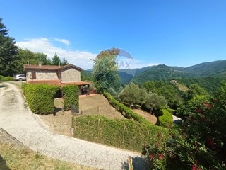 Villa in Vendita a Bagni di Lucca, 279'000€, 100 m²