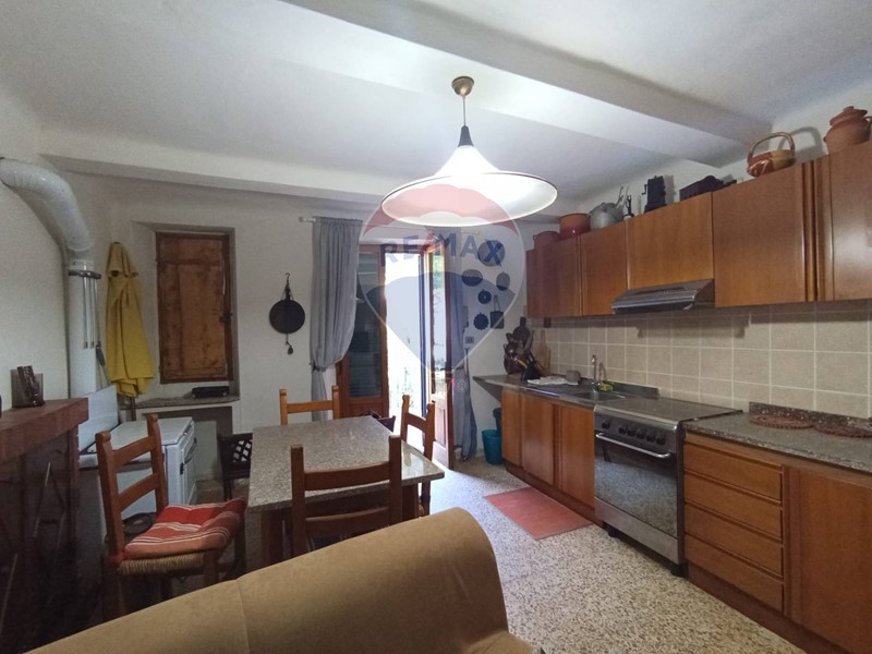 Appartamento in Vendita a Bagni di Lucca, 89'000€, 100 m²