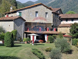 Rustico in Vendita a Bagni di Lucca, 430'000€, 300 m²