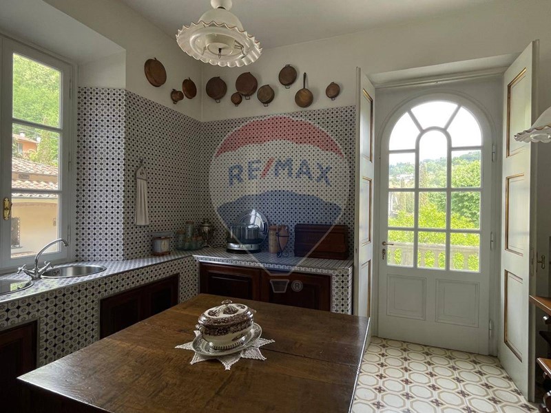 Villa in Vendita a Bagni di Lucca, 1'200'000€, 800 m²