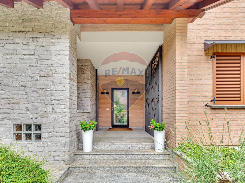 Villa in Vendita a Besana in Brianza, 680'000€, 240 m²