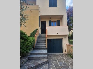Villetta a schiera in Vendita a Bibbiena, 220'000€, 100 m²