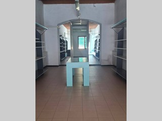 Immobile commerciale in Affitto a Bibbiena, 1'000&euro;, 162 m²