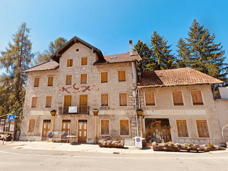 Casa Indipendente in Vendita a Tonezza del Cimone, 290'000€, 1254 m²