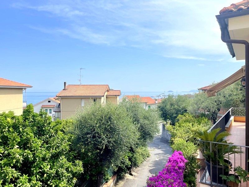 Villa in Vendita a Pietra Ligure, 690'000€, 267 m²