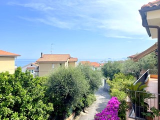 Villa in Vendita a Pietra Ligure, 690'000€, 267 m²