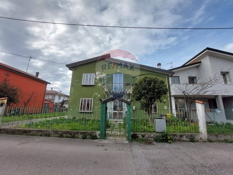 Villa in Vendita a Ponte San Nicolò, 265'000€, 190 m²