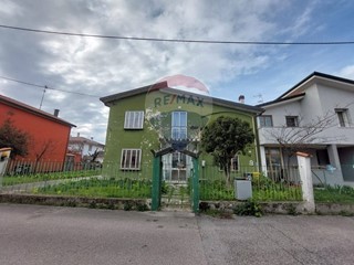 Villa in Vendita a Ponte San Nicolò, 265'000€, 190 m²