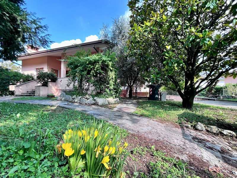 Villa in Vendita a Porcia, 243 m²