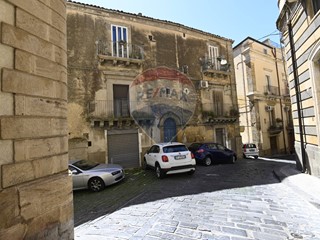 Casa Semi Indipendente in Affitto a Caltagirone, 500€, 150 m²