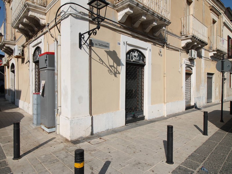 Immobile commerciale in Vendita a Canicattini Bagni, 175'000€, 131 m²