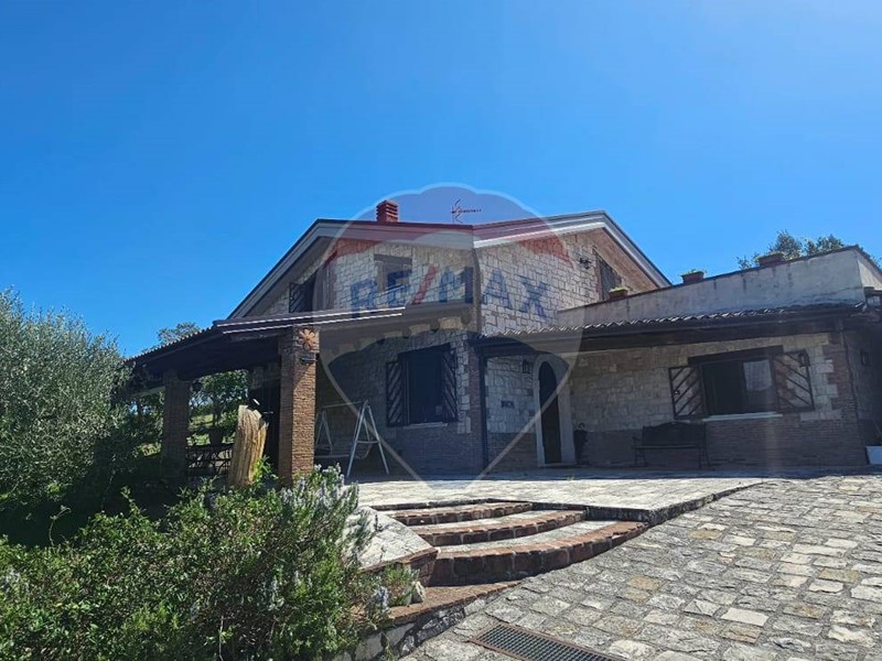 Villa in Vendita a Castelvenere, 220'000€, 140 m²