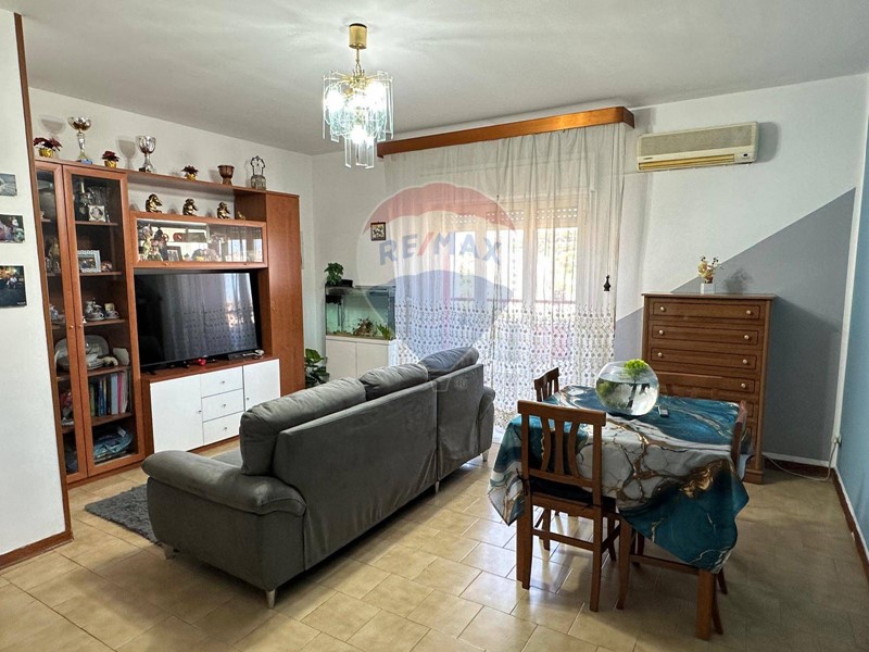 Appartamento in Vendita a Catania, 65'000&euro;, 86 m²