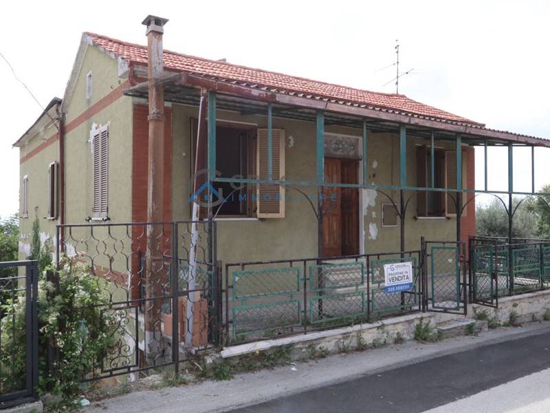 Casa Semi Indipendente in Vendita a Controguerra, 65'000&euro;, 262 m²
