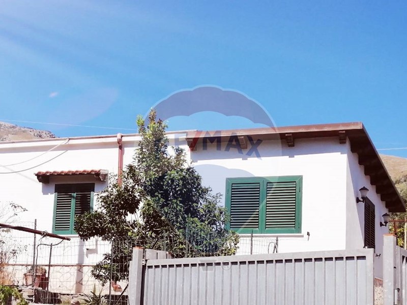 Villa in Vendita a Formia, 150'000€, 90 m²