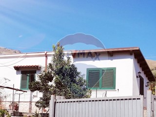 Villa in Vendita a Formia, 150'000€, 90 m²