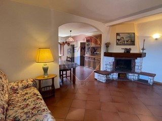 Appartamento in Vendita a Gallicano, 55'000€, 90 m²