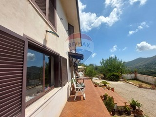 Villa in Vendita a Itri, 160'000€, 199 m²