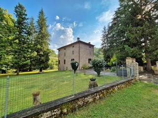 Villa in Vendita a Marradi, 157'000€, 362 m²