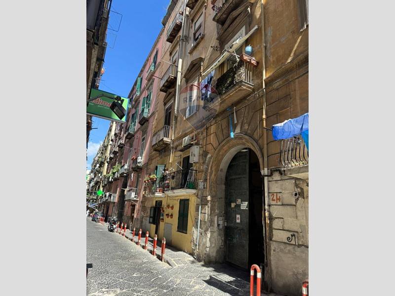 Bilocale in Vendita a Napoli, 150'000€, 80 m²