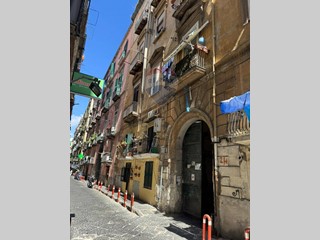 Bilocale in Vendita a Napoli, 150'000€, 80 m²