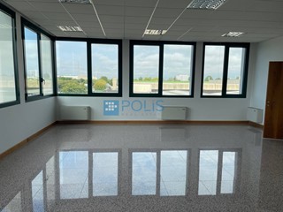 Ufficio in Affitto a Padova, 1'300€, 130 m²