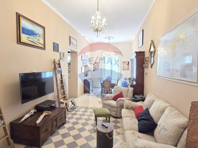 Quadrilocale in Vendita a Palermo, 365'000€, 154 m²