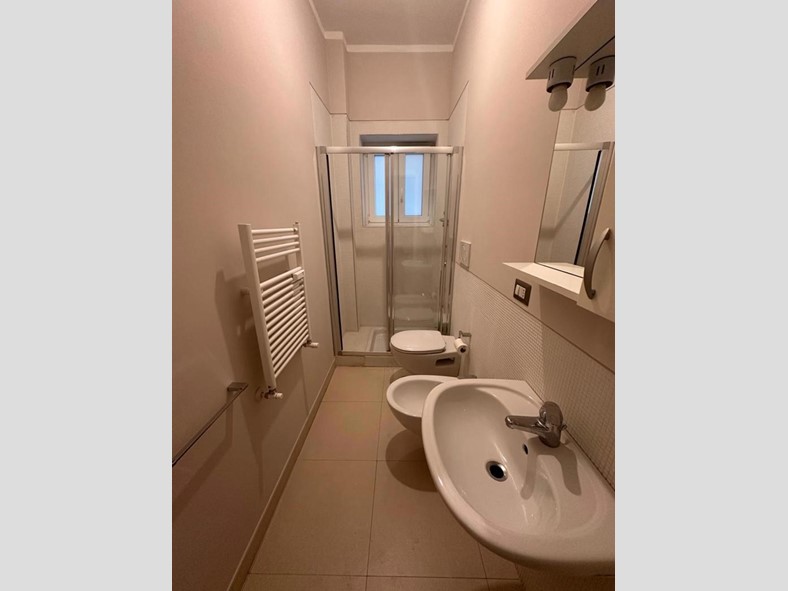 Quadrilocale in Affitto a Bari, 1'130€, 130 m²