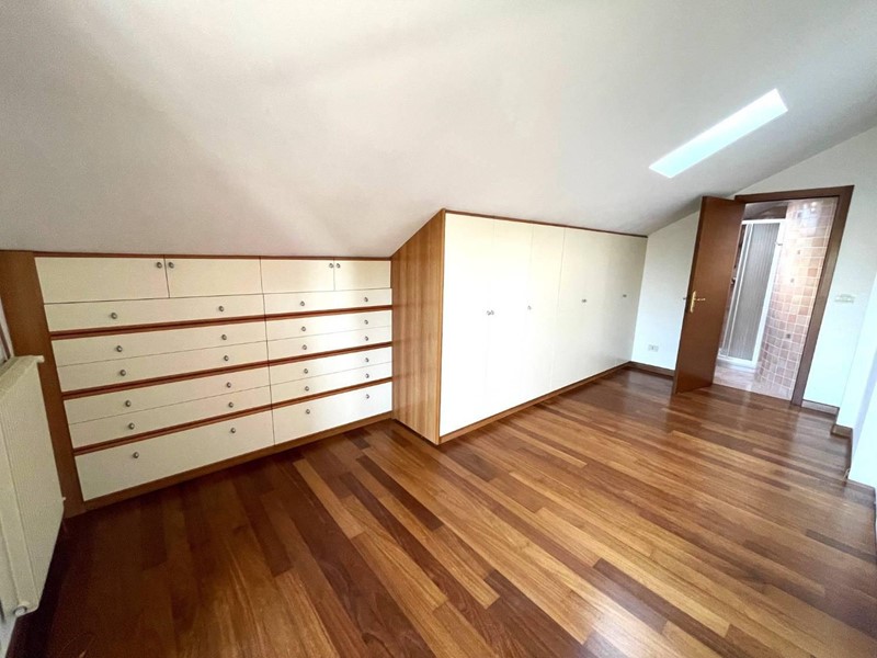Quadrilocale in Vendita a Udine, 260'000€, 189 m², con Box