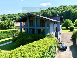 Villa in Vendita a Dormelletto, 690'000€, 440 m², con Box