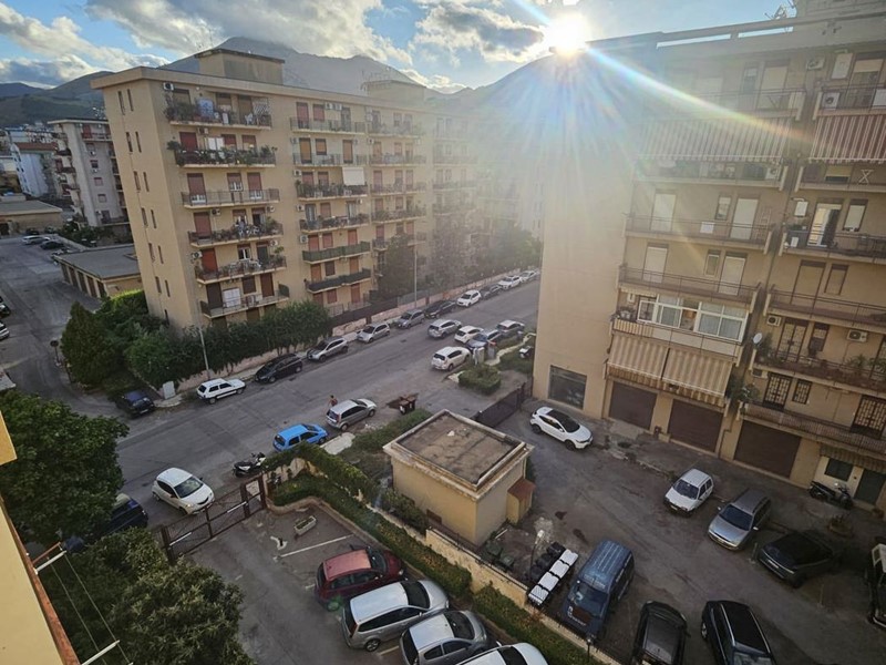 Appartamento in Vendita a Palermo, 185'000€, 168 m²