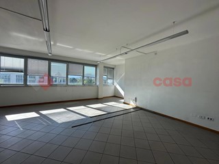 Ufficio in Affitto a Arezzo, 1'000€, 117 m²