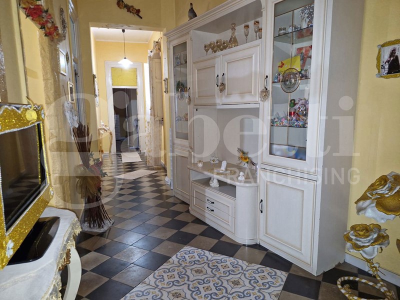 Bilocale in Vendita a Palermo, 69'000€, 85 m²