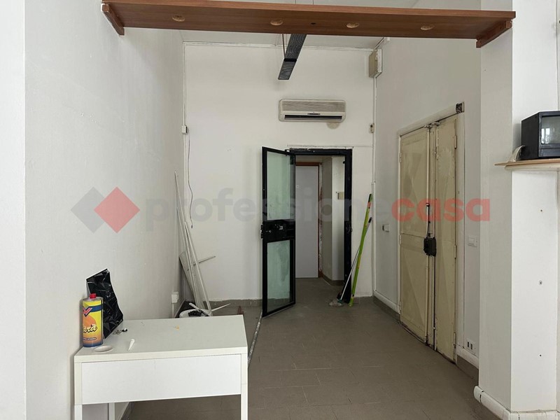 Negozio in Affitto a Arezzo, 500€, 41 m²