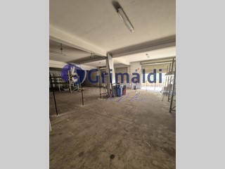 Magazzino in Vendita a Bagheria, 220'000€, 400 m²