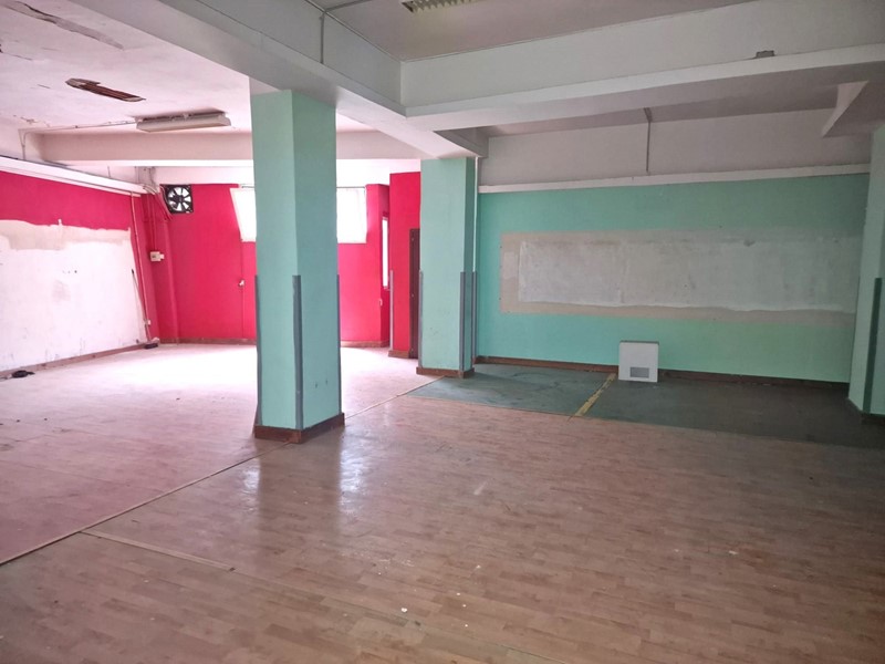 Negozio in Vendita a Napoli, 200'000€, 300 m²