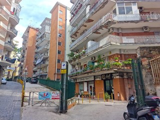 Magazzino in Affitto a Napoli, 2'000€, 300 m²