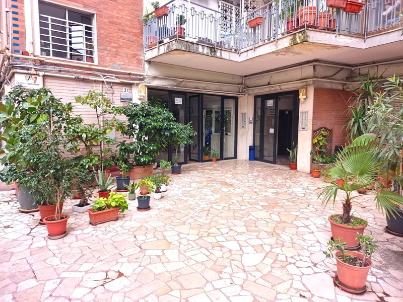 Negozio in Affitto a Napoli, 2'000€, 300 m²