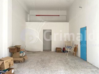Laboratorio in Vendita a Sannicola, 70'000€, 110 m²