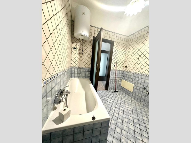 Trilocale in Affitto a Napoli, 700€, 80 m²