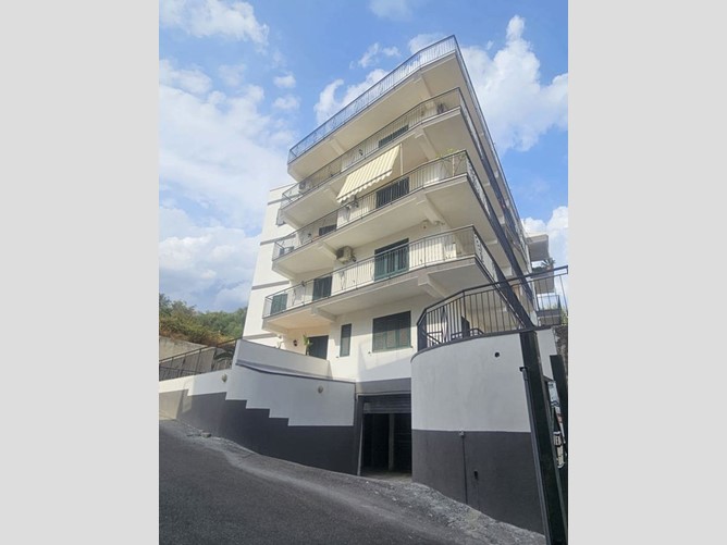 Quadrilocale in Vendita a Santa Teresa di Riva, 185'000€, 111 m²