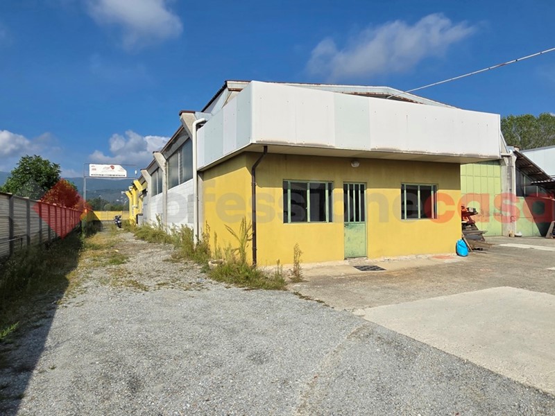 Capannone in Vendita a Frossasco, 137'000€, 320 m²