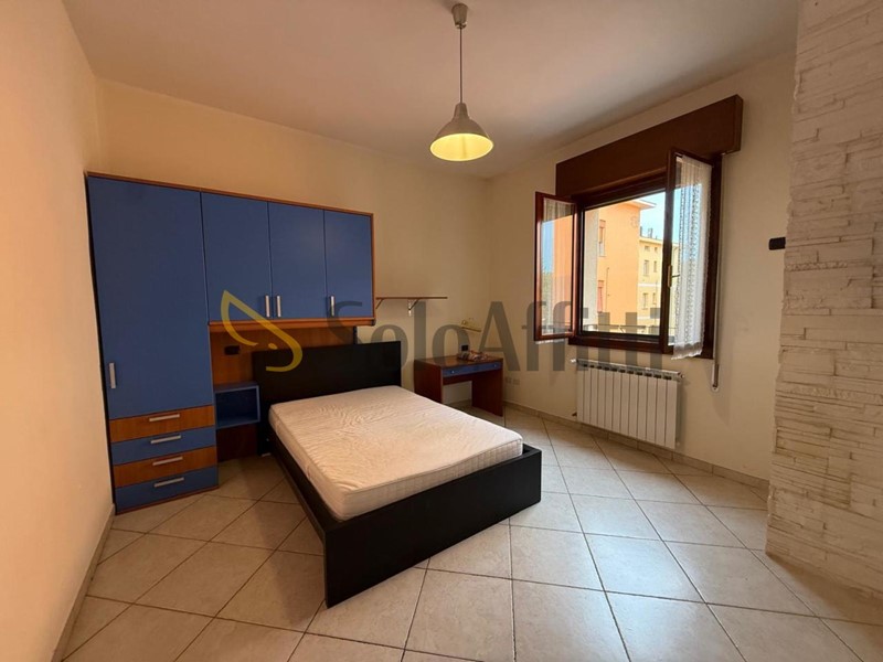 Stanza in Affitto a Modena, 260&euro;, 90 m²