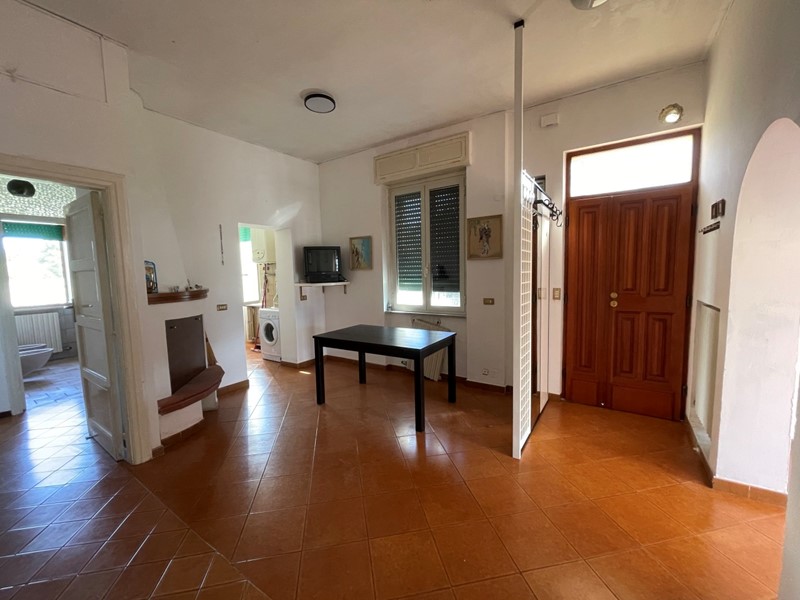 Appartamento in Vendita a Alanno, zona Centro Storico, 40'000€, 105 m²