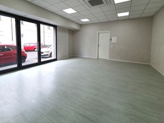 Immobile commerciale in Vendita a Brescia, zona CITTA' - Zona Ovest, 98'000€, 60 m²