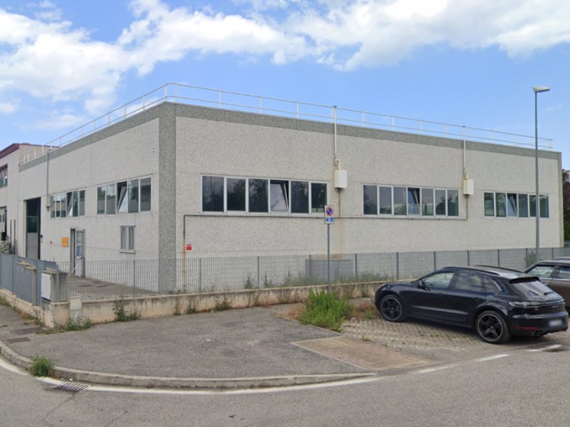 Attività commerciale in Affitto a Rimini, 40'000€, 690 m²