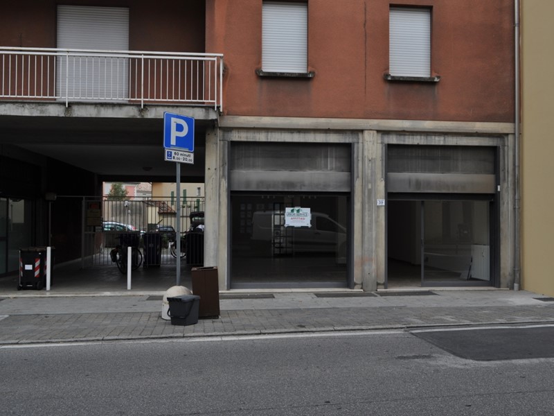 Immobile commerciale in Vendita a Collecchio, 135'000€, 75 m², arredato